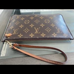 Louis Vuitton Neverfull Monogram Wristlet Wallet